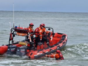 Read more about the article W Bałtyku topiło się trzech mężczyzn. Było o włos od tragedii