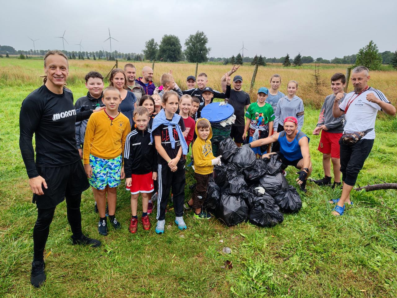 You are currently viewing Ekobieg z klubem Morote. Uzbierali kilkadziesiąt worków odpadów