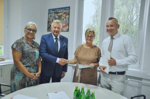 Read more about the article Dwie szkoły otrzymały dofinansowanie na projekty realizowane w internecie