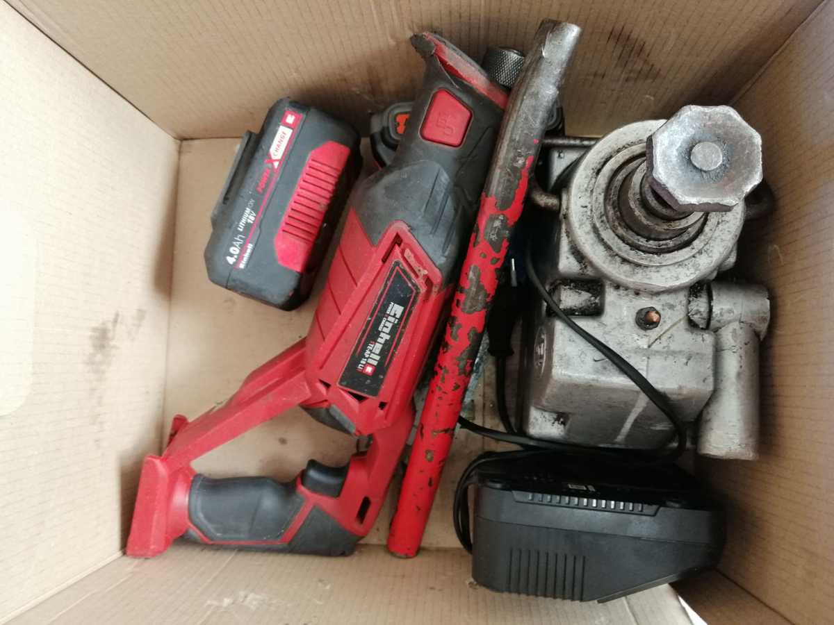 You are currently viewing Policjanci na gorącym uczynku złapali złodziei katalizatorów samochodowych