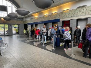 Read more about the article Ruszył wart ponad 24 mln zł remont dworca PKP. W kolejkach po bilet ludzie stoją nawet godzinę