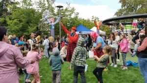 Read more about the article Nowy plac zabaw dla dzieci przy Dubois to strzał w dziesiątkę! (ZDJĘCIA)