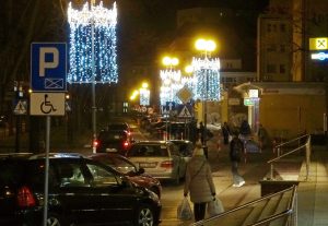 Read more about the article W czasach kryzysu energetycznego w święta miasto ma się świecić jak za dobrych czasów. Nie będzie oszczędności na prądzie?