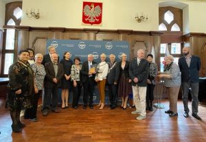 Read more about the article Tytuł „Zasłużony dla Miasta Kołobrzegu” dla Piotra Bednarskiego WIDEO