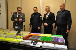 Read more about the article 4 tysiące darmowych odblasków  dla mieszkańców pow. kołobrzeskiego