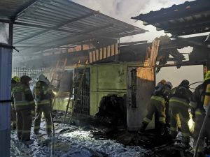 Read more about the article Wstępna przyczyna pożaru bazaru przy Okopowej. Czyje ciało znaleziono w pogorzelisku?