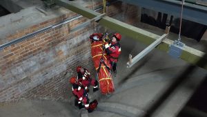 Read more about the article Grupa ratownictwa wysokościowego z Kołobrzegu ćwiczyła w bazylice ewakuację (ZDJĘCIA)