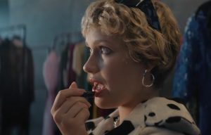 Read more about the article Zmiana repertuaru w kinie Wybrzeże. Polski thriller erotyczny „Pokusa” wchodzi na afisz (zwiastun)
