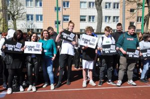 Read more about the article Świat się wali? Nie upadaj! Pytaj!  Akcja w szkołach promująca pomoc młodym ludziom w kryzysie