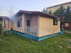 Read more about the article Pożar domku w Ustroniu Morskim