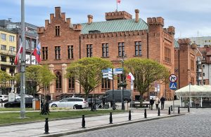 Read more about the article 25 czerwca, ratusz, koncert kończący warsztaty z K. Martusewiczem, godz. 16, wstęp wolny