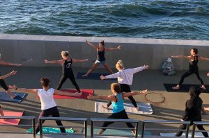 Read more about the article W środę (21.06) Międzynarodowy Dzień Jogi na molo w Kołobrzegu