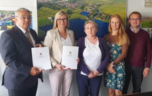 Read more about the article 2 mln zł na lepsze drogi dojazdowe  w powiecie kołobrzeskim