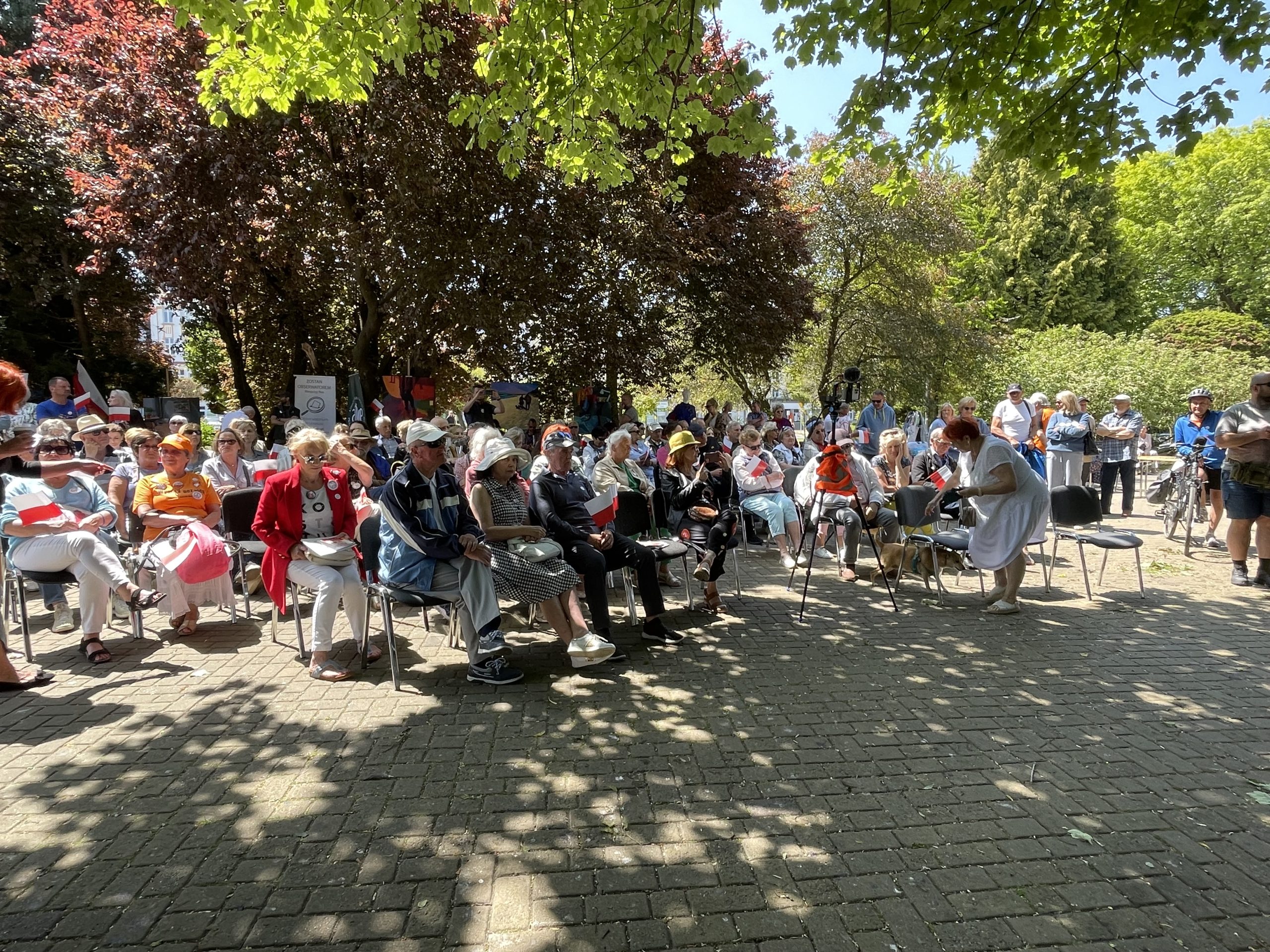 You are currently viewing Tour de Konstytucja: o prawach wyborczych na Skwerze Pionierów w Kołobrzegu (ZDJĘCIA)