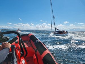 Read more about the article Jacht wzywał pomocy. Na ratunek z kołobrzeskiego portu ruszył „Szkwał”