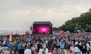 Read more about the article Muzyczne przywitanie wakacji na plaży w Kołobrzegu (WIDEO)