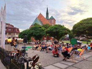 Read more about the article 19 sierpnia, Letnia Scena Adebaru, Salvezza, godz. 20, wstęp wolny