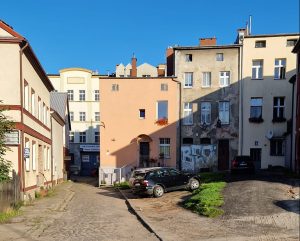 Read more about the article To podwórko długo czekało na swoją kolej. W końcu rusza jego remont