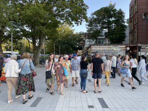 Read more about the article Nad morze wróciła dobra pogoda, wracają też turyści. W Kołobrzegu znowu tłok (WIDEO)