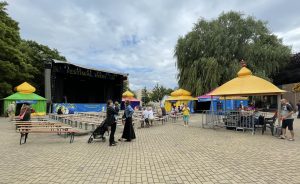 Read more about the article Festiwal Indii od piątku do niedzieli. Tym razem na Skwerze Pionierów