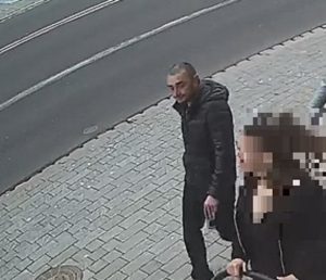 Read more about the article Policja szuka mężczyzny ze zdjęcia. Jest powiązany z uśmierceniem mewy srebrzystej