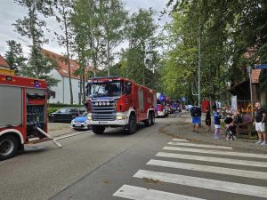 Read more about the article Pożar mieszkania w Podczelu. Strażakom udało się uratować 60-latka