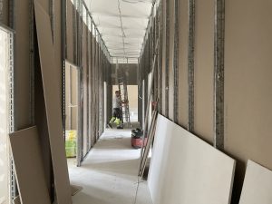 Read more about the article Tak Urząd Miasta radzi sobie z brakami lokalowymi – z jednej sali robi pięć pokoi