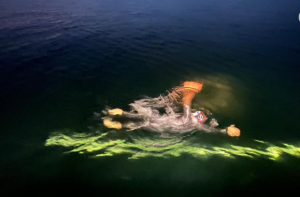 Read more about the article Co się wydarzyło na morzu, że Bartek Kubkowski przerwał próbę przepłynięcia Bałtyku wpław? Mamy relację jego taty