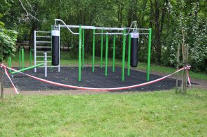 Read more about the article Street Workout Park w Zespole Szkół Morskich nie tylko dla uczniów. Ćwiczyć może tu każdy