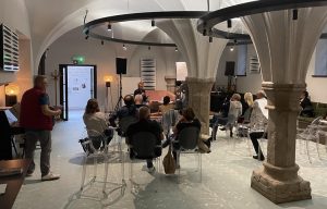 Read more about the article Otwarta debata w Adebarze: Kołobrzeg – miasto kultury czy powiatowy folklor?