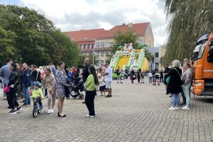 Read more about the article Festyn charytatywny na Skwerze Pionierów. Zbieraliśmy na odbudowę domu, który spłonął (ZDJĘCIA, WIDEO)