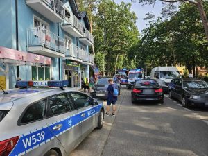 Read more about the article Samochód osobowy wjechał w grupę osób poruszających się na wózkach inwalidzkich