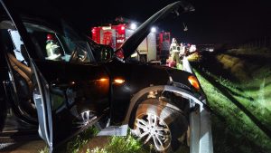 Read more about the article Zderzenie dostawczaka i osobówki. Samochodami podróżowały cztery osoby i pies