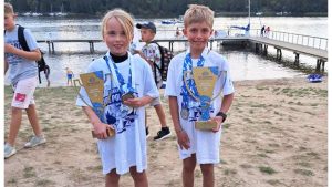 Read more about the article Młodzi żeglarze z UKŻ Błękitni z Grzybowa najlepsi w klasie Optimist