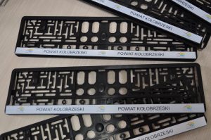 Read more about the article Darmowe ramki na tablice rejestracyjne w Wydziale Komunikacyjnym przy palcu Ratuszowym