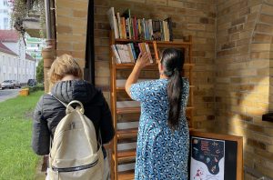 Read more about the article Masz w domu przeczytane książki, które chciałbyś oddać? Bookcrossing, czyli „podaj dalej”, jest w Kołobrzegu