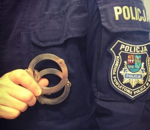 Read more about the article Kołobrzescy policjanci zatrzymali kobietę, za którą wydano europejski nakaz aresztowania