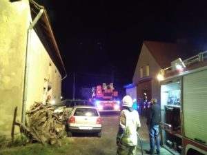Read more about the article Strażacy przyjechali gasić pożar. Właściciel mieszkania był wobec nich agresywny