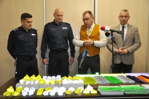 Read more about the article Wyróżnij się na drodze i bądź bezpieczny! Starostwo rozdaje darmowe odblaski