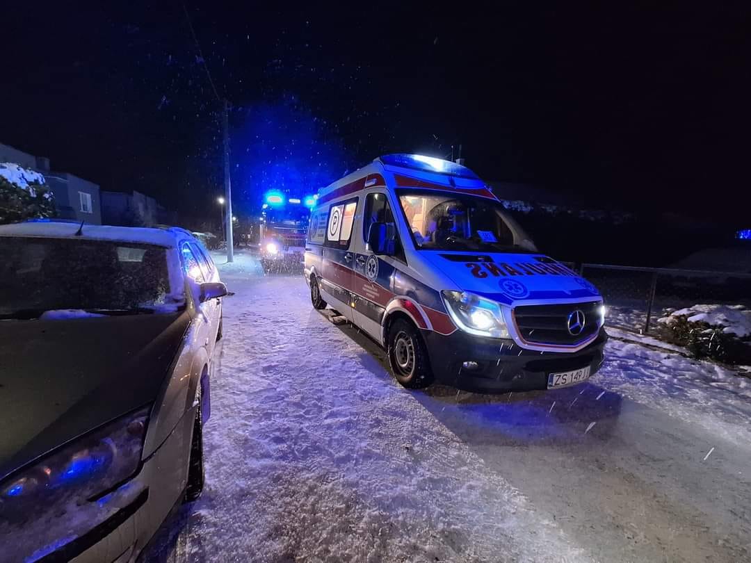 You are currently viewing W nocy karetka jechała do pacjenta, po drodze sama potrzebowała pomocy