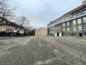 Read more about the article Miasto podpisało dziś umowę na budowę boiska z siłownią zewnętrzną. Obiekt powstanie w centrum Kołobrzegu