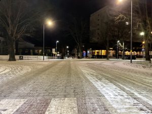 Read more about the article Po takich ulicach jeździmy powoli. I wciąż obowiązują alerty pogodowe