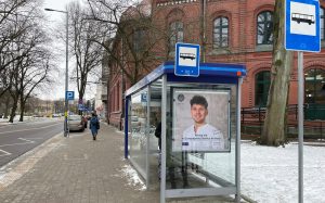 Read more about the article W Kołobrzegu ruszyła kampania społeczna ESK 2029 na przystankach autobusowych