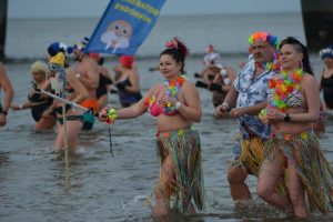 Read more about the article Za nami Kołobrzeski Festiwal Morsowania 2024, ale sezon na zimne kąpiele w Bałtyku trwa dalej (ZDJĘCIA)