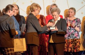 Read more about the article Izabela Stefanowicz przekazała swoją statuetkę Wolontariusz Roku na aukcję dla WOŚP