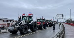 Rolnicy zablokowali dziś Kołobrzeg na znak protestu (ZDJĘCIA, WIDEO)