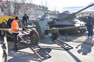 Read more about the article Armaty po remoncie. Teraz wezmą udział w widowisku „Bój o Kołobrzeg”