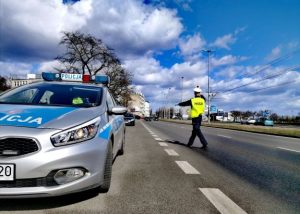 Read more about the article Wniosek do sądu za korzystanie z telefonu podczas prowadzenia auta. 52-latek miał też zakaz wsiadania za kółko