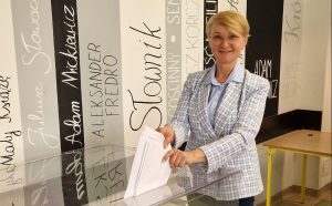 Read more about the article Nieoficjalne wyniki wyborów prezydenta Kołobrzegu dają wygraną Annie Mieczkowskiej