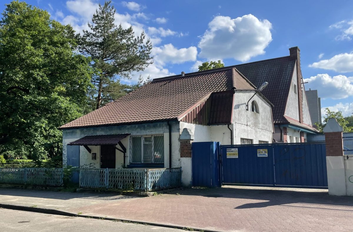 na zdjęciu budynek starej przepompowni w Kołobrzegu